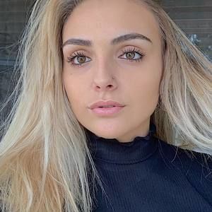 Meet your Posher, Brittany